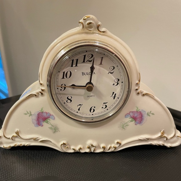 Vintage Bulova porcelain mantle desk clock. - Picture 1 of 2